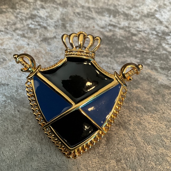 Vintage Monet Blue and Black Coat of Arms Pin - Picture 1 of 2